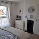 'Pavilion Cottage' Next To Gorleston Beach With Sea Views - Pet Friendly!