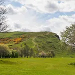 Royal Mile & Arthur'S Seat Apt With Private Parking