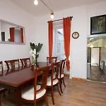 7 Bedroom Townhouse