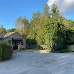 Cosy Bungalow Near Open Countryside