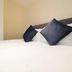 Luxury 3 Bedroom Apartment Near Brighton Beach