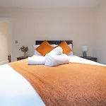 Luxury 3 Bedroom Apartment Near Brighton Beach