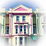 Apartment 1 Large Studio Sea Front- Sea Views- Free Parking