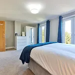 Host & Stay - Castle View