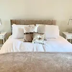 Ocean View Apartment - Swansea Marina