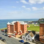 The Whitby Prospect, 2 Bed Apartment With Stunning Views, 2 Mins From Beach