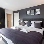 2Br Gorgeous Apartment Near Liverpool Cc