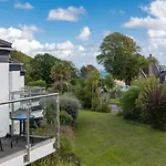 25 Coedrath Park - Sea Views From Balcony, Short Walk To Beach, Parking