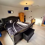 Southsea Royale Studio, James Bond, Parking, Seafront