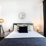 1-Bedroom Apartment With A Private Garden, Beach 5-Min Walk