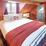 Host & Stay - May House