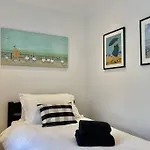 Lavender Apartment - Spacious Apartment Close To The Beach
