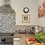 Lavender Apartment - Spacious Apartment Close To The Beach