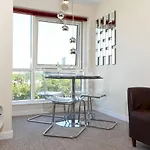 Pass The Keys 2Bed Central Apartment In Gunwharf Sleeps 4