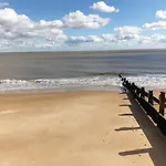 3-Bed Caravan In Walton On The Naze