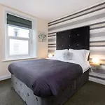 Hotel 11 Blackpool Strictly Over 25S No Party People