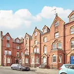 Host & Stay - The Whitby Pearl