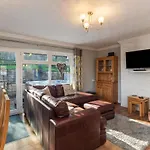 Hazelglade Cottage - Hot Tub, Games Room, Pet Friendly