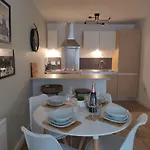 Fantastic Centrally Located 1 Bed Apartment
