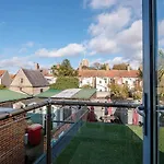 Papillon, Southwold - A Modern Flat With Balcony