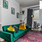 1 Bed Apartment-Sea Views- Relocation-Business-By The Relaxation Serviced Apartments