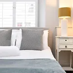 Joivy Sophisticated Apt Near Edinburgh Castle