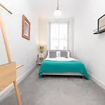 Joivy Sophisticated Apt Near Edinburgh Castle
