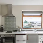 Seaview 1 Bed Open Condo - Free Parking