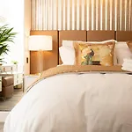 The Palms Lux Living Condo B'Mouth Town Centre & Beach