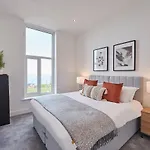 Host & Stay - Surf & Sand