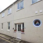 Two Bedroom, Ground Floor Apartment, Ideally Located Close To The Centre Of Dartmouth