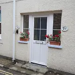 Two Bedroom, Ground Floor Apartment, Ideally Located Close To The Centre Of Dartmouth