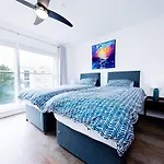 Stunning 3 Bed Townhouse: Westbourne With Parking