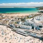 St Ives Apartment Private Parking With Garden 10 Minute Walk Into Town And Beach