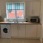 Cheerful 3 Bedroom Home Close To Beach And High St