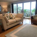 Modern Apartment With Stunning Views, Close To Amenities And St Ives