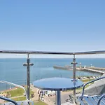 Host & Stay - Penthouse Pier View