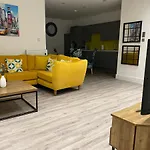 Home From Home New York Inspired 3 Bed Apartment