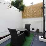 Modern 2-Bed Flat Near To Brighton Seafront