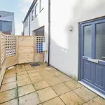 Host & Stay - Welton View