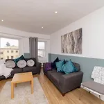 Two Bedroom Flat I Mins Walk To Brighton Beach I Perfect Holiday Home