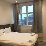 Spacious Entire Two Double Bedrooms Flat, N 3
