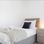 4Br-11Guests-Patio-Familyfriendly-Citycentre-Beach