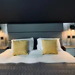 Breeze Suites - Luxury Group Accom - Sleeps 19