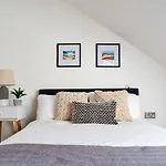 Finest Retreats - Tolcarne Stay - Luxury Newquay Apartment