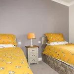 Acorn Lodge