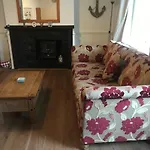 Aelfor Cozy Cottage
