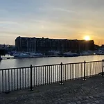 Liverool Dockside Apartment