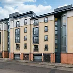 Amazing Apartments - Cables Wynd Near The Shore - Free Parking