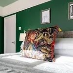 Convenient Step-Free Access Apartment With 6 Parking Spaces, Just 2 Minutes From Town